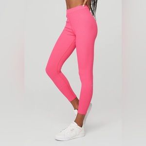 ALO RIBBED HIGH-WAIST 7/8 BLISSFUL LEGGING  × 1
Pink Fuchsia / M